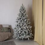 Заснеженная ель с гирляндой «Россо» теплый свет (Литая+пвх) 150 см / 1,5 м