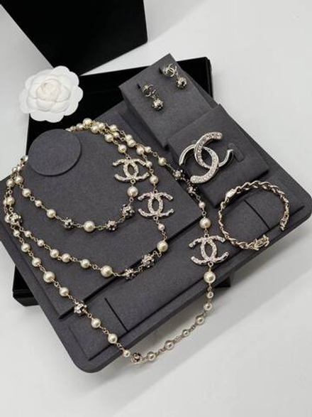 Брошь CHANEL