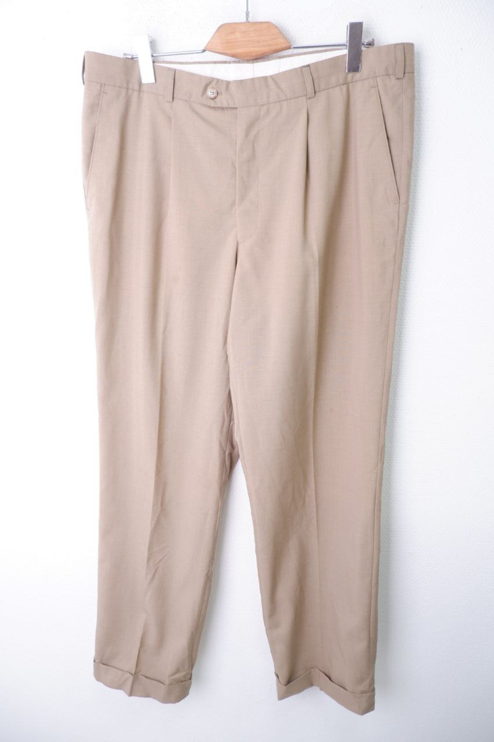 Брюки светлого оттенка 56 размер