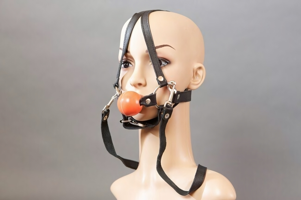 Сбруя на голову с кляпом на ремнях (Цвет: черный, красный)