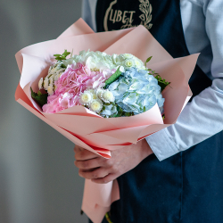 Микс гортензии с сантини в нежном оформлении