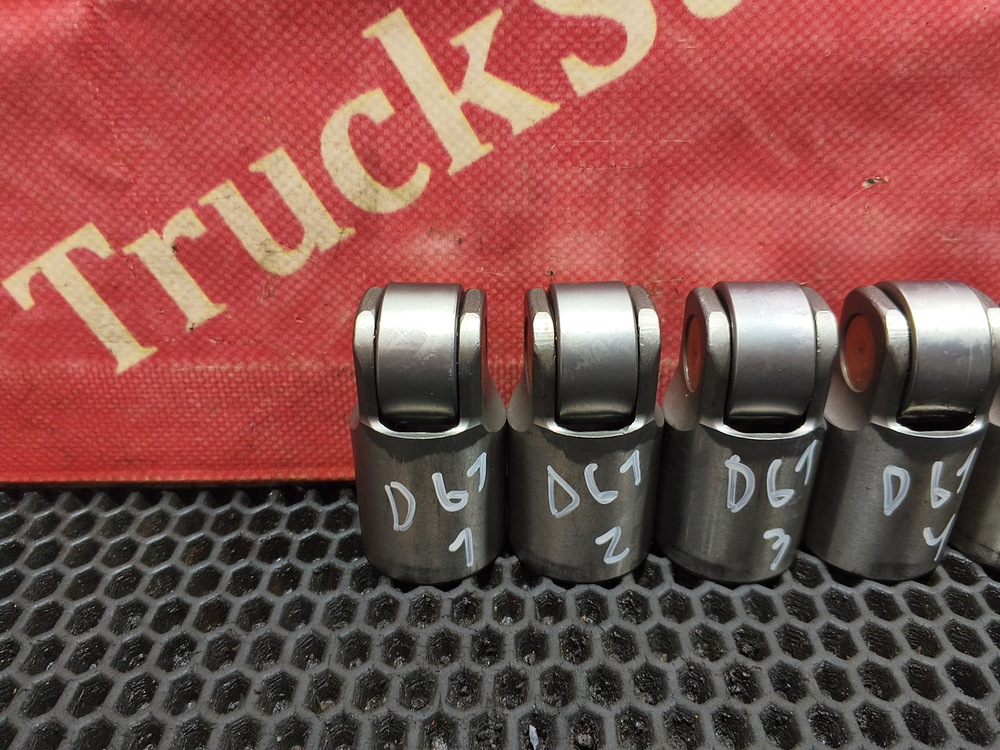 Комплект толкателей выпускного клапана