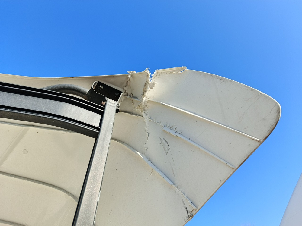 Спойлер кабины верхний