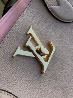 Louis Vuitton Lockme Shopper