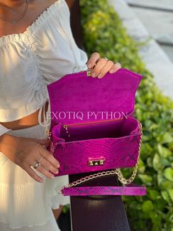 Сумка из кожи питона розового цвета BG-476