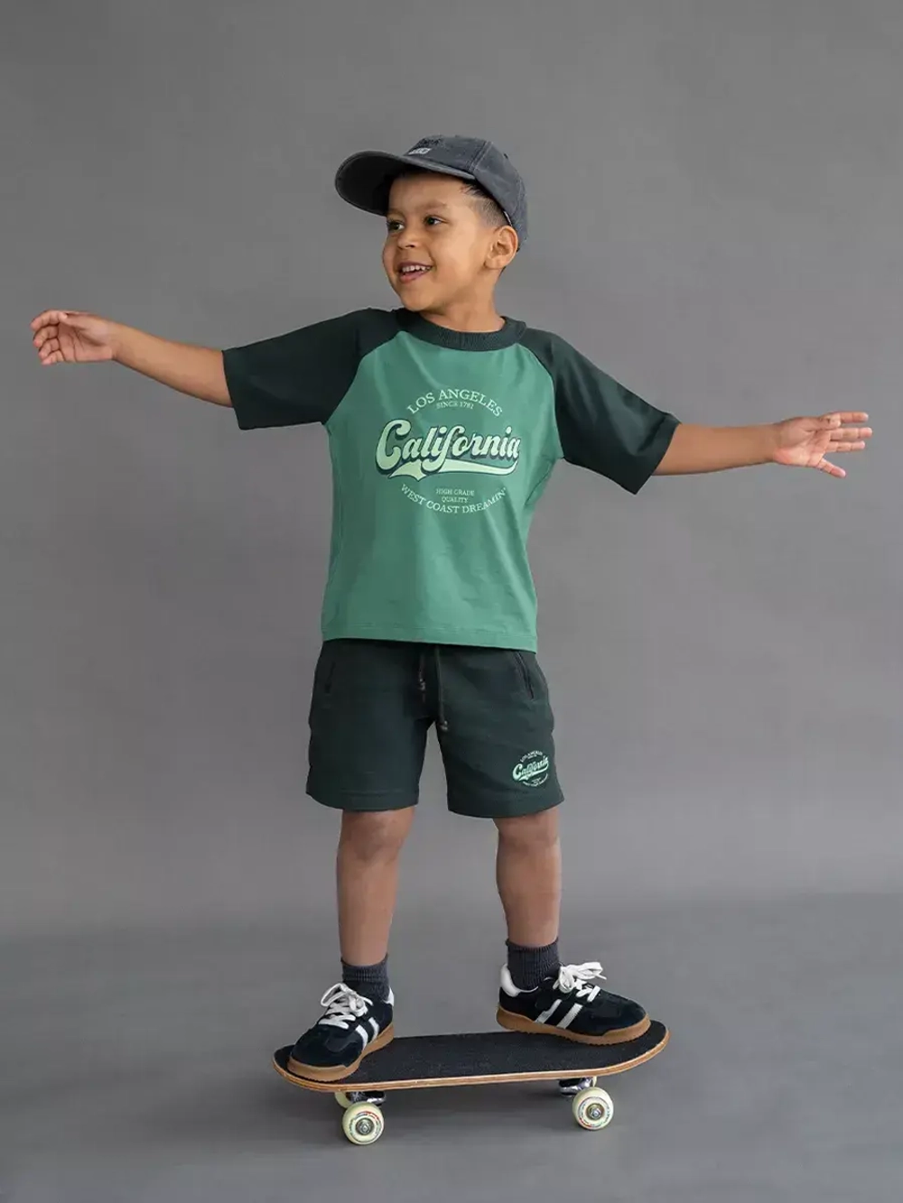 Летний костюм для мальчика в садик