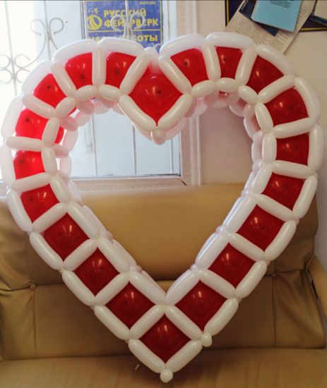 Плетеное сердце бело-красное
