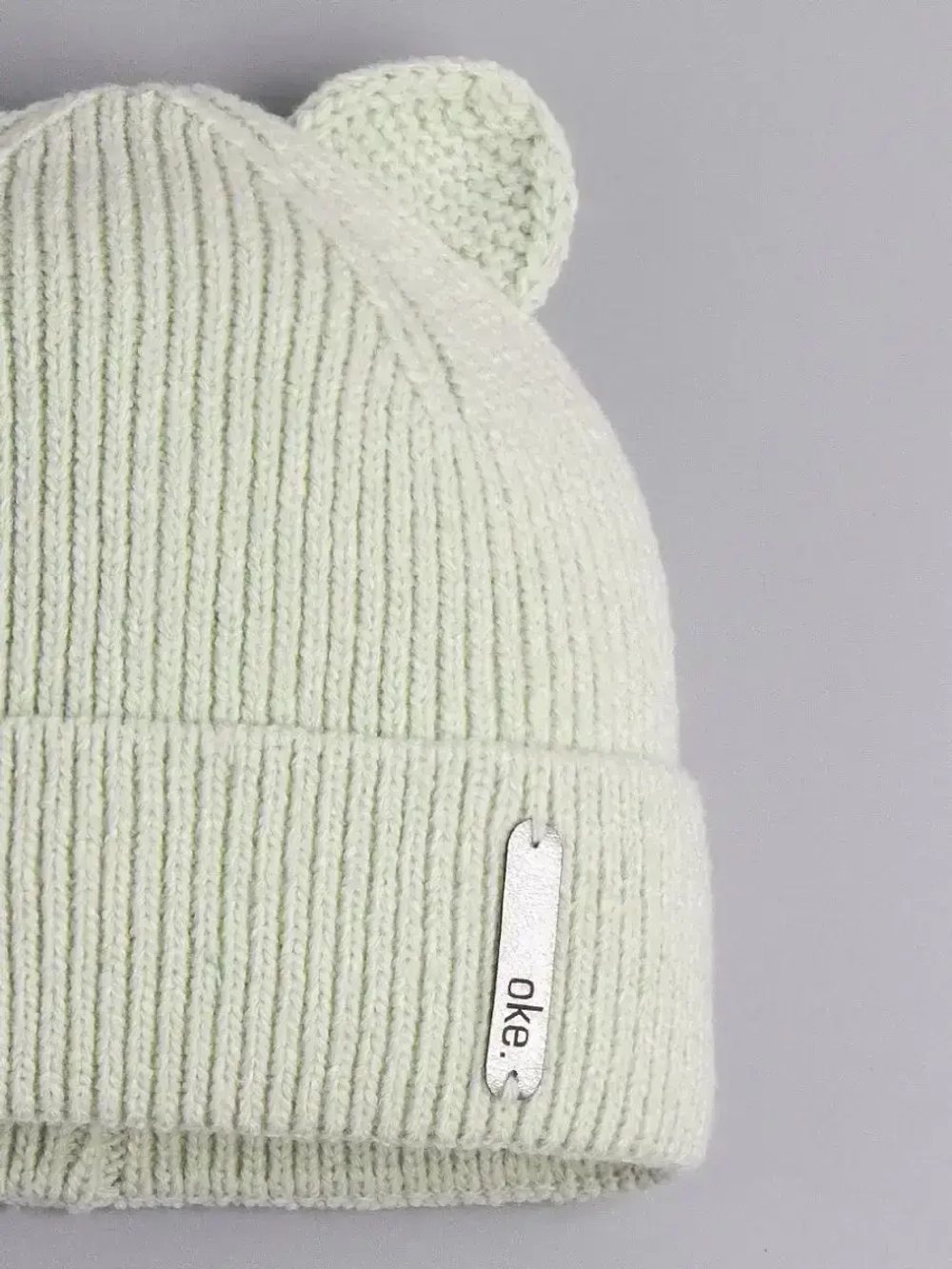 Шапка вязаная демисезонная с ушками