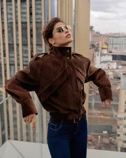 Бомбер из вельвета шоколадный