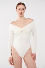 ТОП-БОДИ С ОТКРЫТЫМИ ПЛЕЧАМИ, МОЛОЧНЫЙ