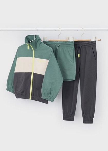 толстовка с брюками и шортами