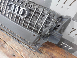 Решетка радиатора Audi Q5 (8R) 08-12 Б/У Оригинал 8R0853651BT94