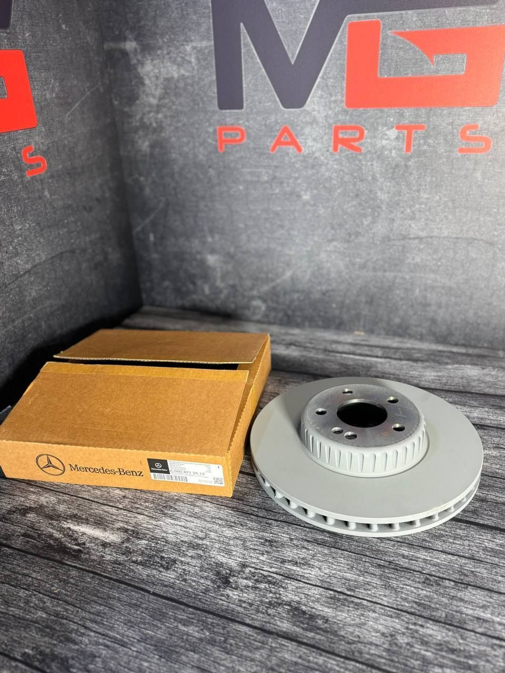 Диск тормозной передний Mercedes W205 A0004212612