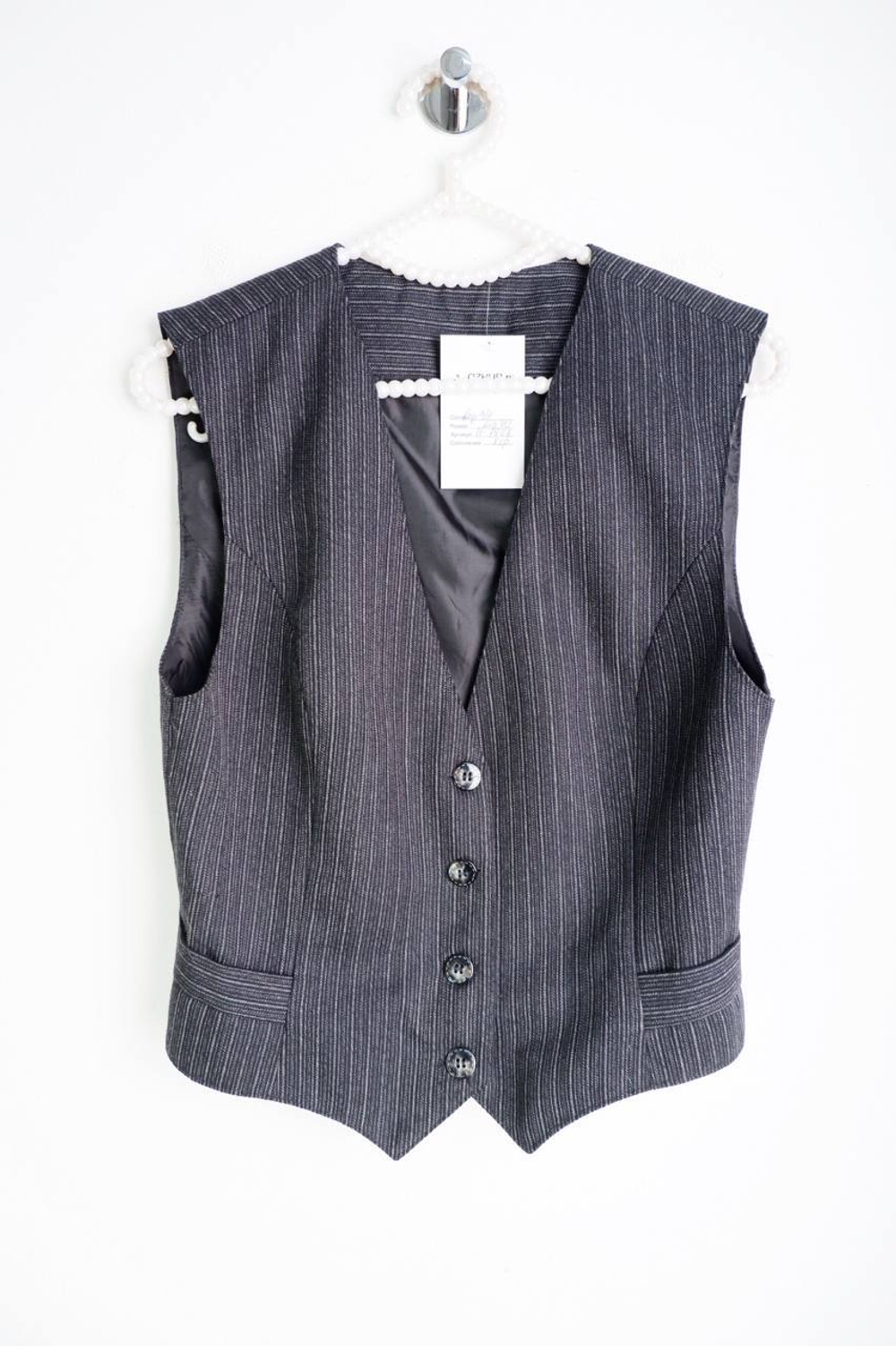 Жилетка для делового стиля, визуально на 40/42 размер