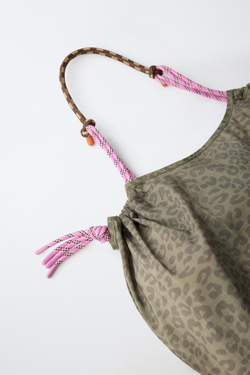 ZARA НЕЙЛОНОВАЯ СУМКА-ШОПЕР С АНИМАЛИСТИЧЕСКИМ ПРИНТОМ, КОРИЧНЕВЫЙ