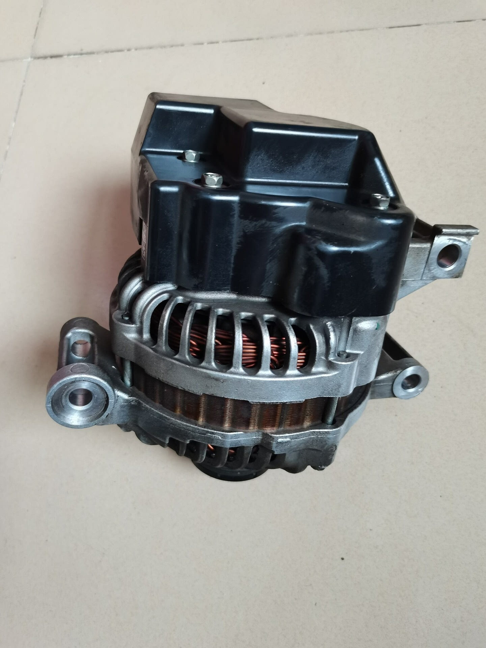 Генератор оригинальный Mazda 6 Mazda 3 Ford Focus Mondeo
