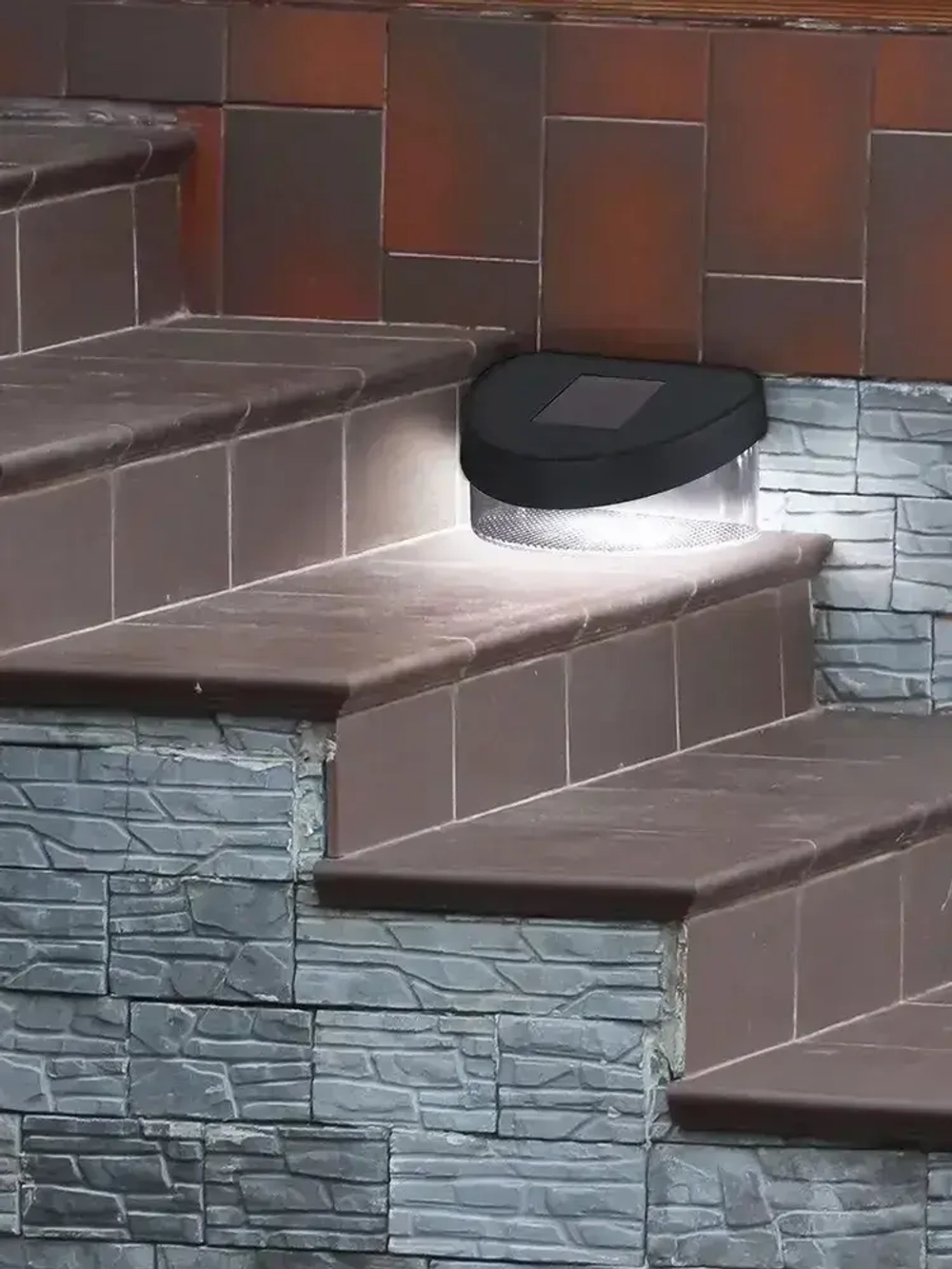 Светильник на солнечной батарее уличный настенный ЭРА SL-PL8-MNT1 светодиодный 13х6 см 2 LED