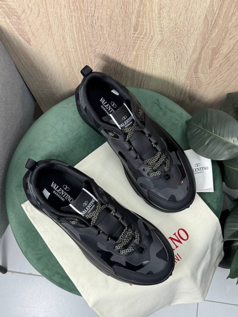 Кроссовки Valentino