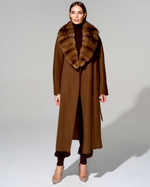 Пальто с меховой отделкой