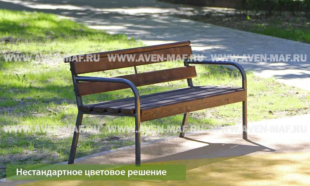 Скамейка на металлическом каркасе