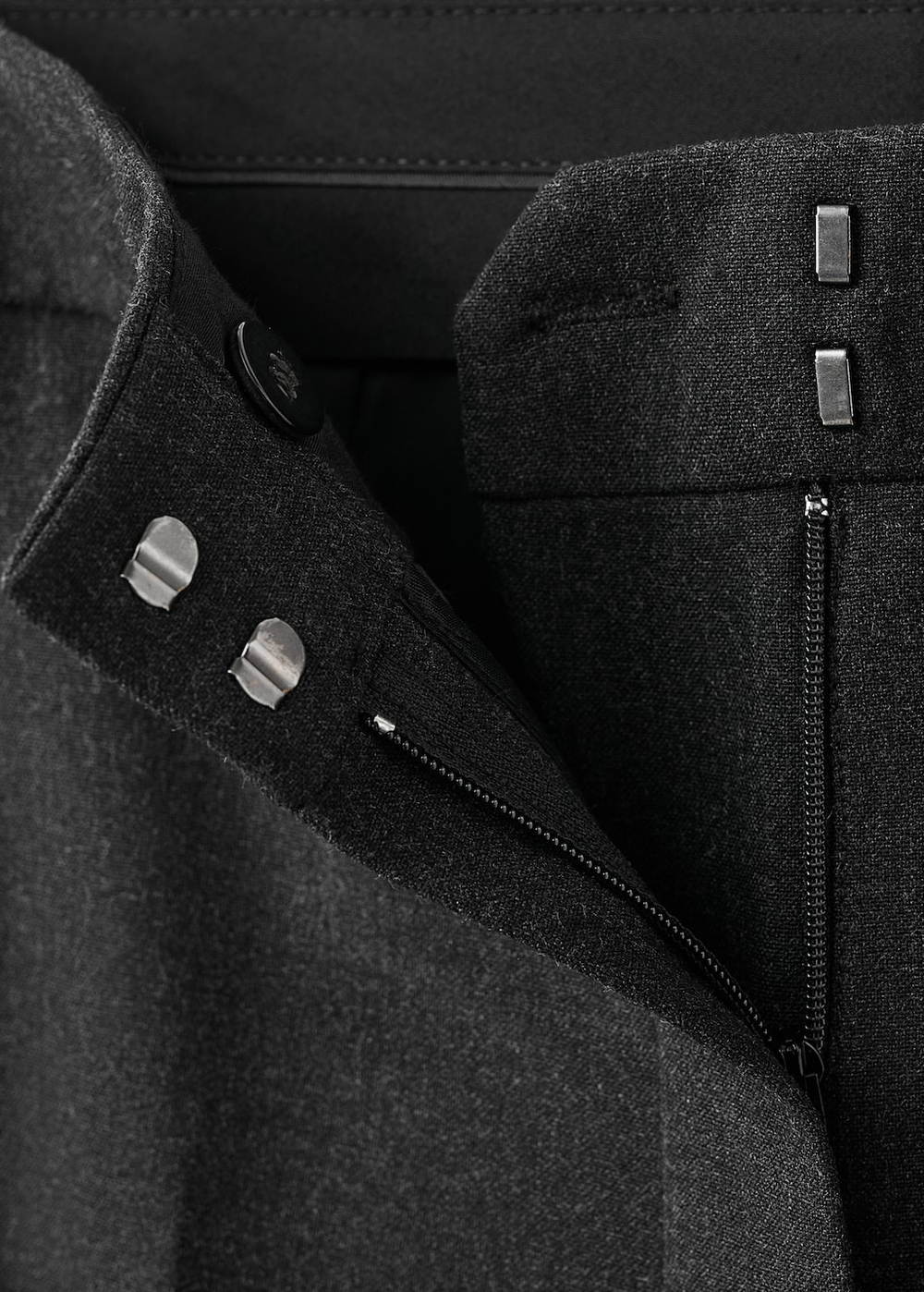 Костюмные брюки с защипами