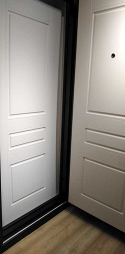Входная металлическая дверь Бункер HIT Хит B-06 черный кварц / ФЛ-711 Капучино 853-2 (бежевый оттенок, без текстуры)