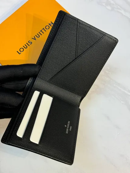 Бумажник Louis Vuitton Multiple из тиснёной яловой кожи Taiga