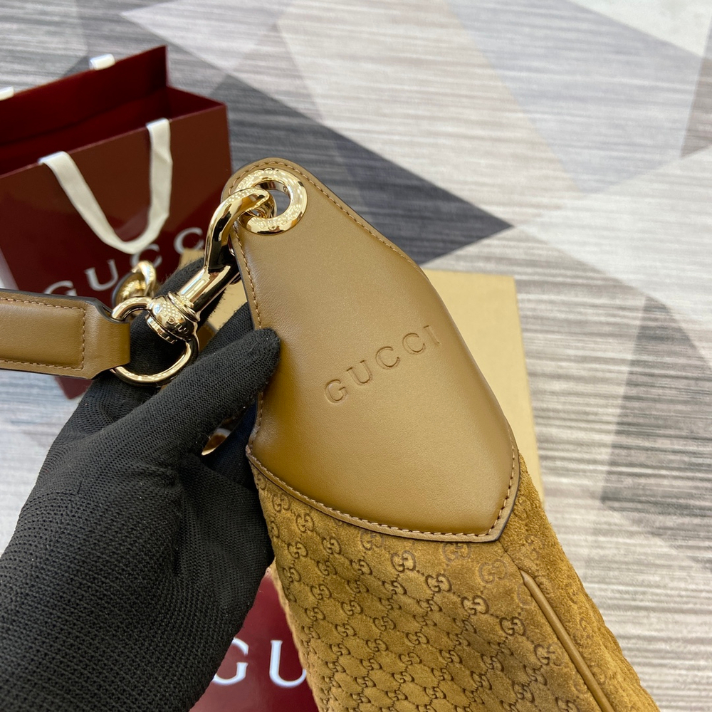 Gucci B Medium Shoulder Bag 49 cm