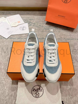Женские кроссовки Hermes Bouncing голубого цвета с буквой на подошве