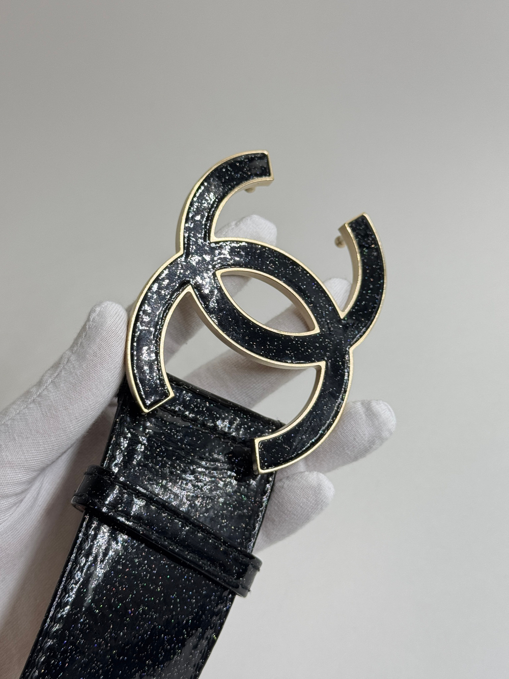 Ремень с пряжкой в виде логотипа Chanel