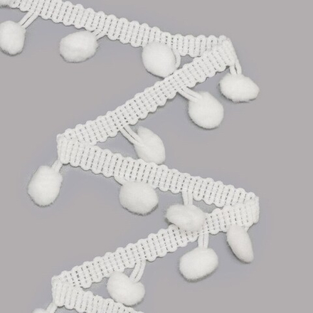Бахрома с помпонами 20мм*17м (01 белый)