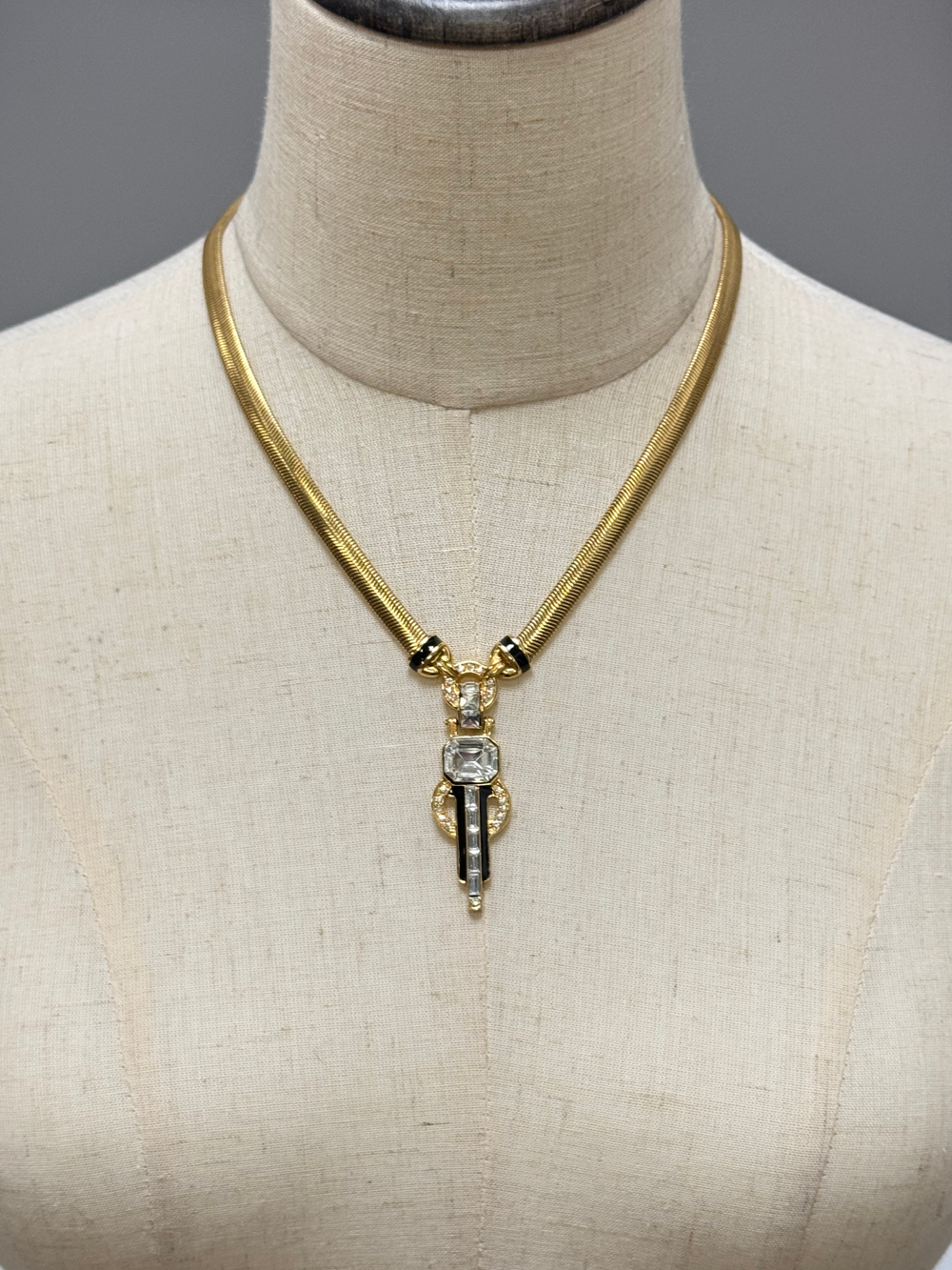 Колье с кристаллами и эмалью Givenchy