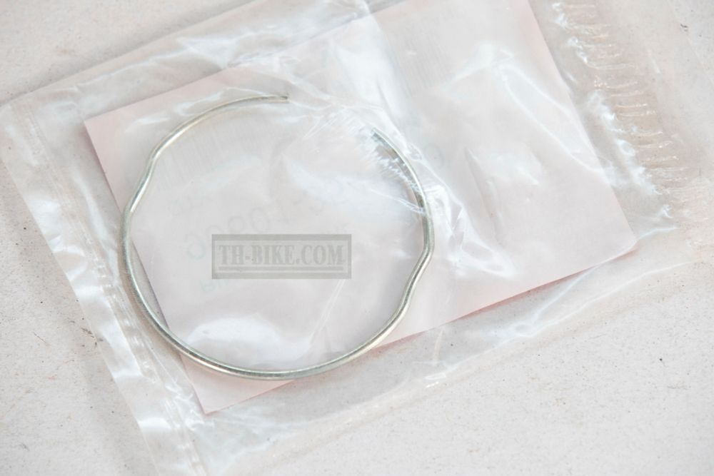 90601-354-000. RING, OIL SEAL STOP (SHOWA)