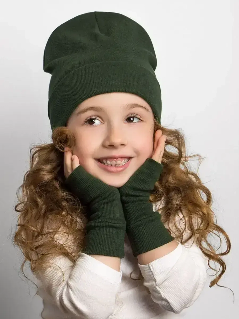 Шапка детская со снудом и митенками