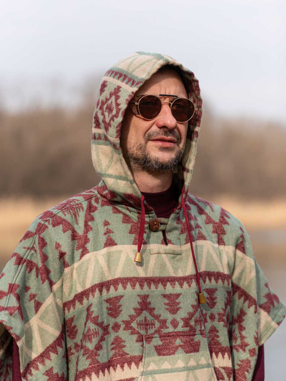 Пончо шерстяное с орнаментом