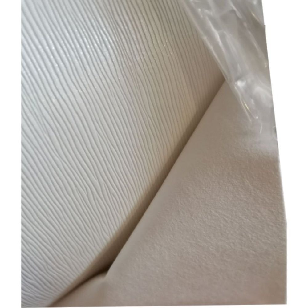 Кожзам Albeo в рулонах, текстура Гладкий, 320г/м2, толщина 0,7 мм, втулка 76,2мм, 1,370х25м, TD611