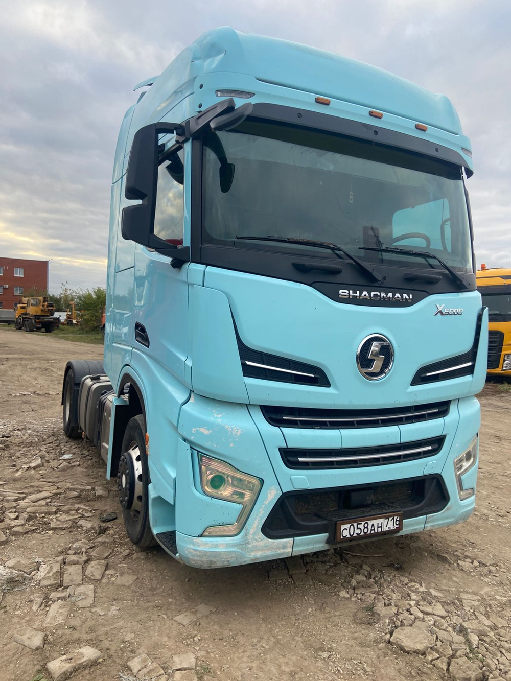 Shacman (Shaanxi) SX* 4x2 Седельный тягач SX4188YY381 (Дизельный, 12,5 л, 473 л.с., МТ)