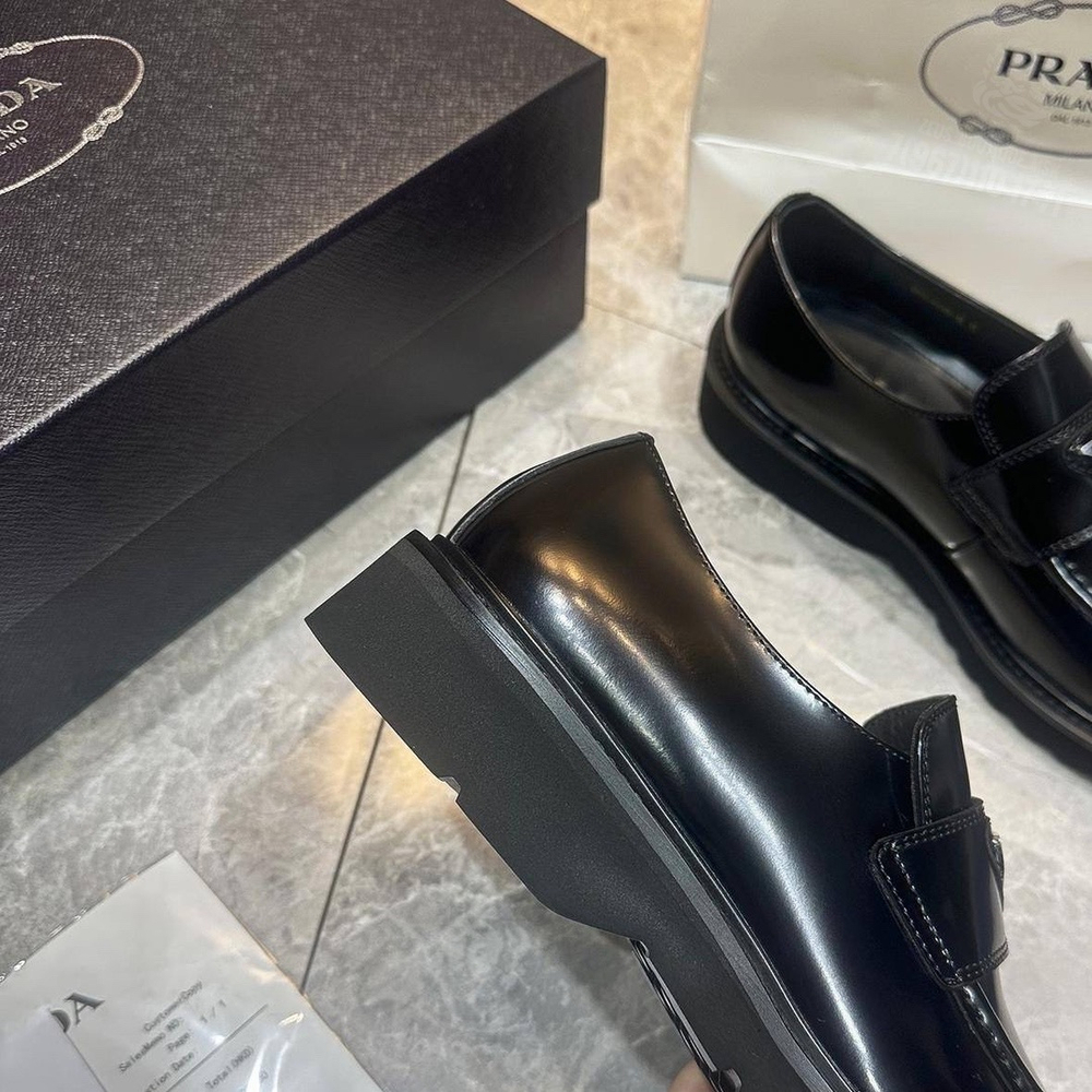 Лоферы Prada