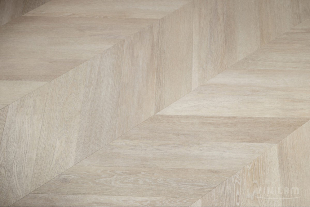 Кварцвиниловая плитка VINILAM PARQUET CHEVRON Шеврон Сезар RI4445118CL4 - Магазин напольных покрытий в Екатеринбурге. MAXI ПОЛ.