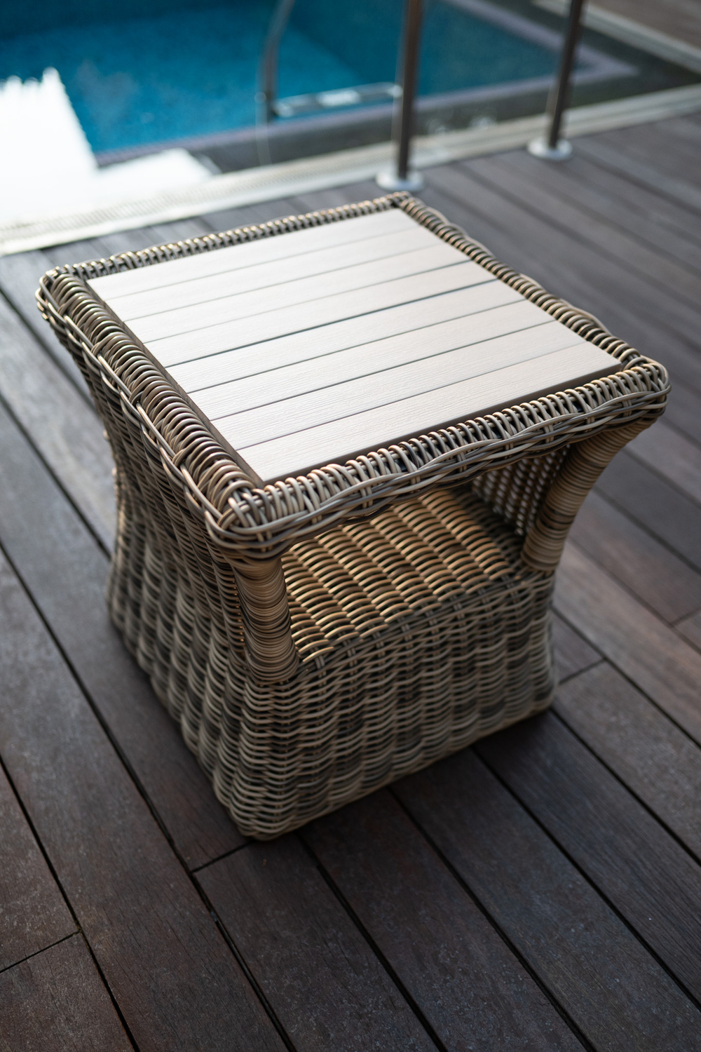 Столик из искусственного ротанга Besta Fiesta БОРДО, светло-серый