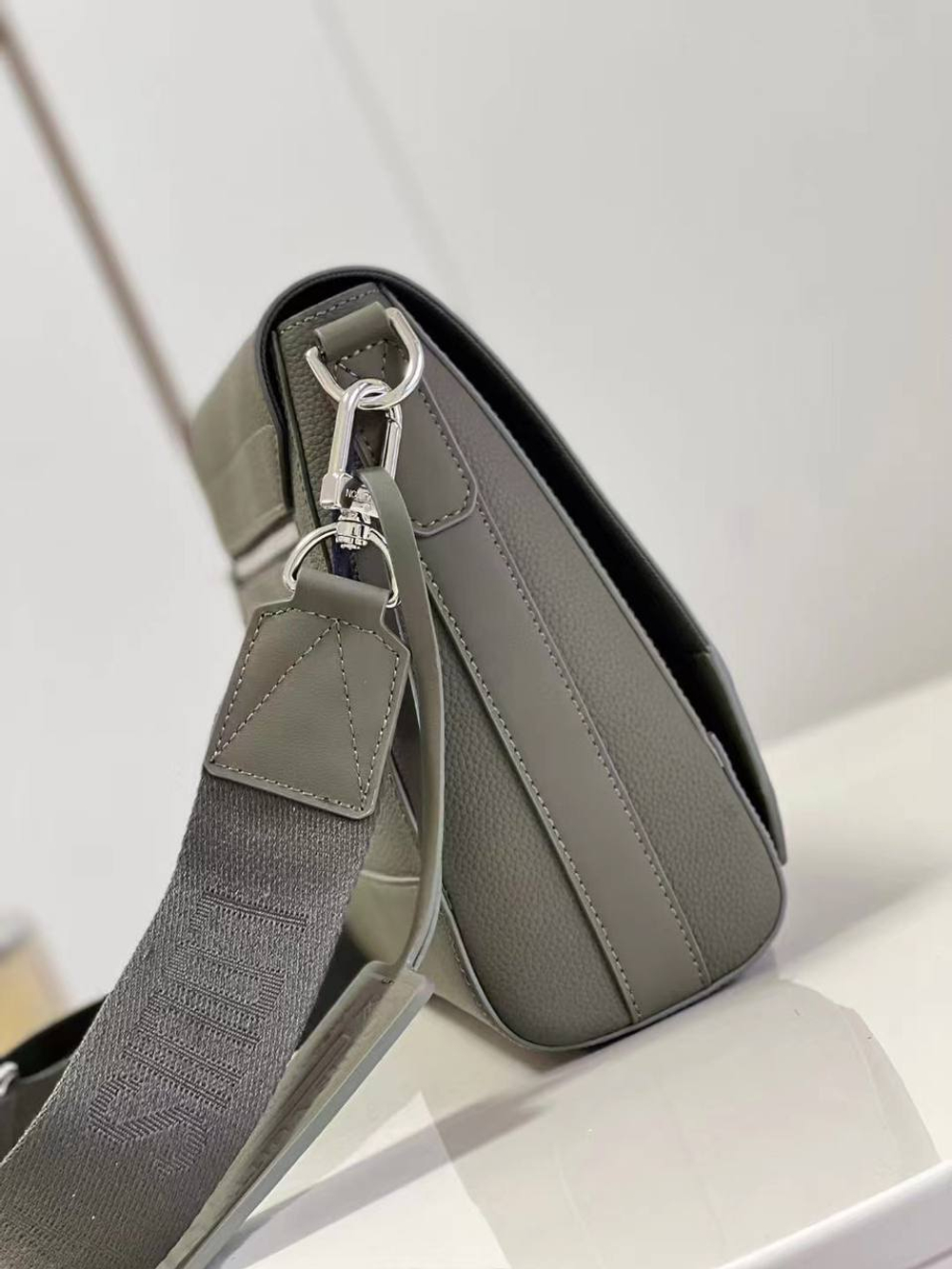 Сумка-мессенжер Louis Vuitton