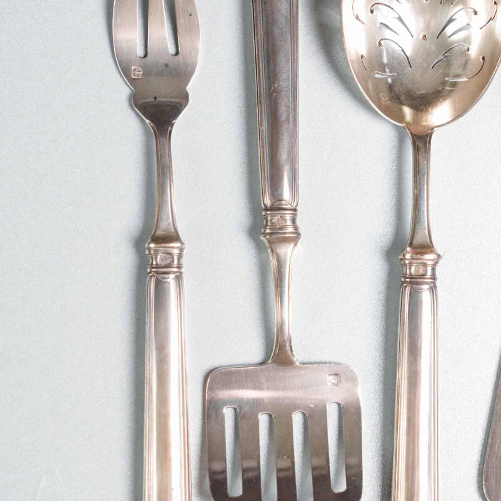 Сервировочный набор из четырех предметов в оригинальном футляре