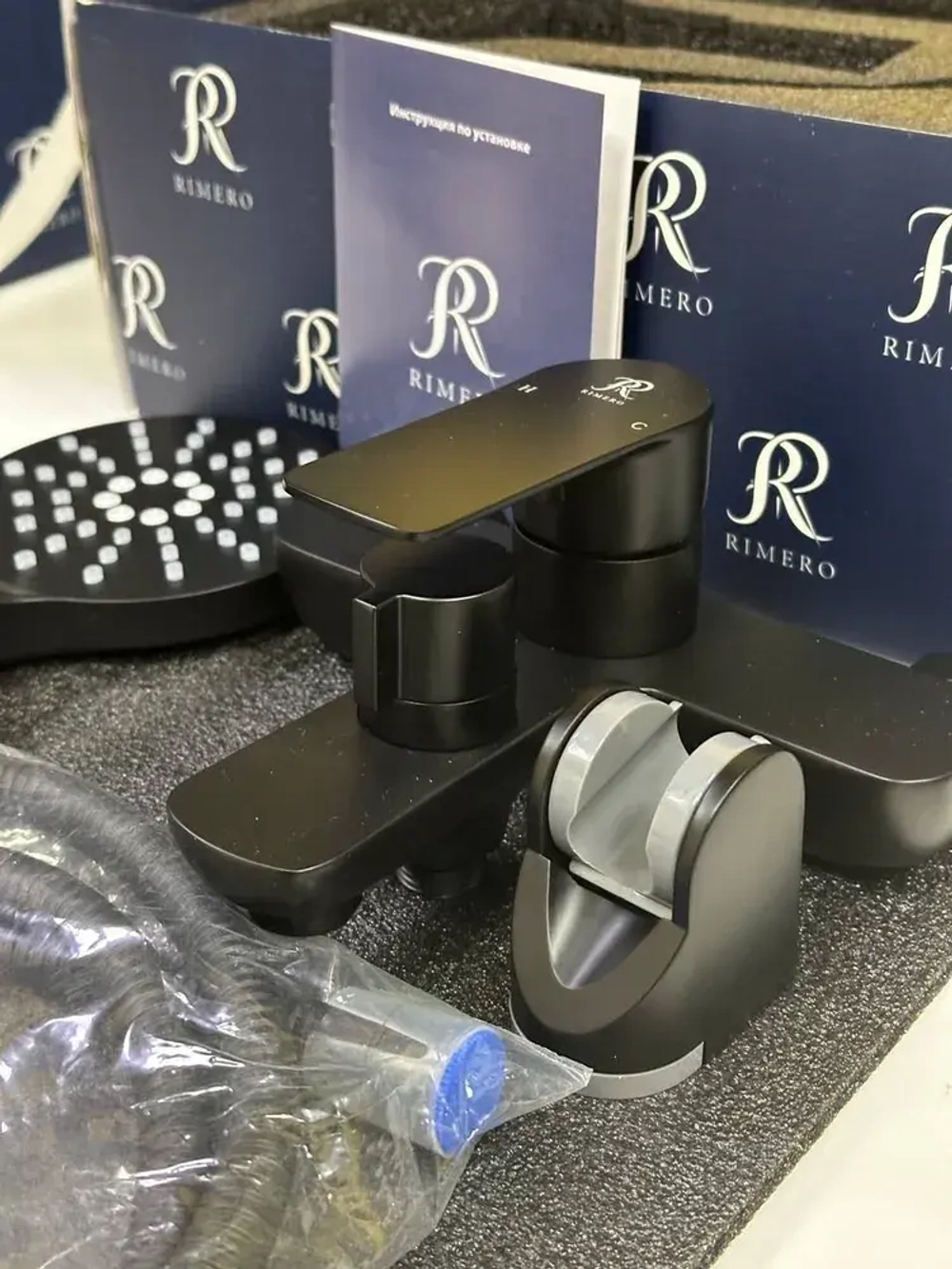 Смеситель для ванны с ручным душем RIMERO RM3070WC (Белый/Хром)