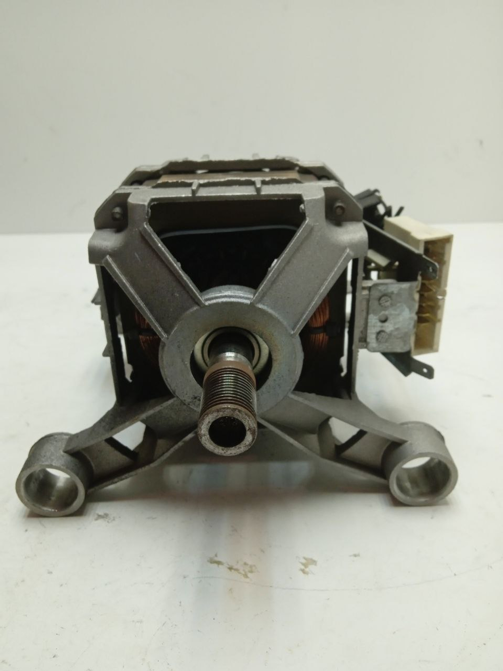 ZWS2101 кт9 Двигатель для стиральных машин Electrolux Zanussi 4055114062 б/у