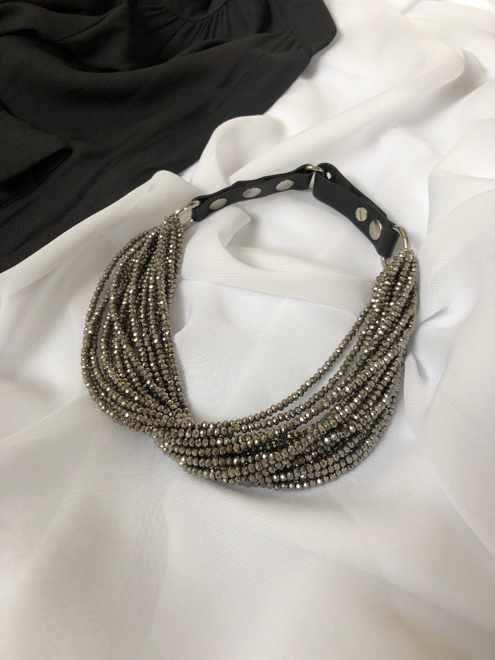 Колье "Венеция, оттенок марказит, венец.стекло, натур.кожа