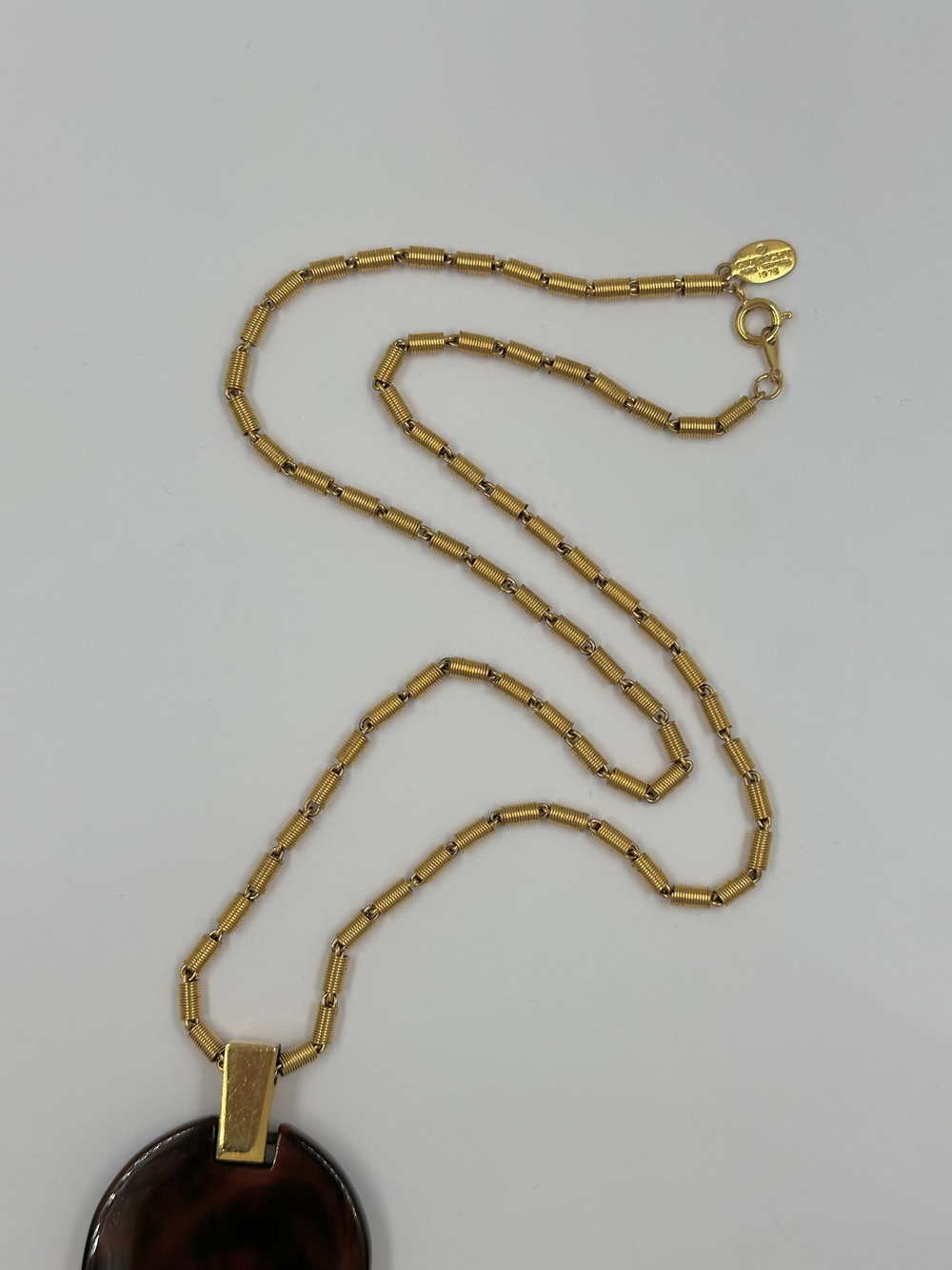 Кулон с коричневым пластиком Givenchy