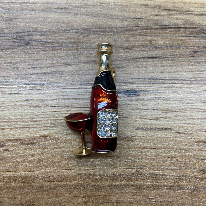 Брошь Вино с бокалом эмаль красная черная стразы металл золотистый