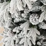 Заснеженная елка с гирляндой встроенной «Saint Paul» (Литая+пвх) 210 см / 2,1 м