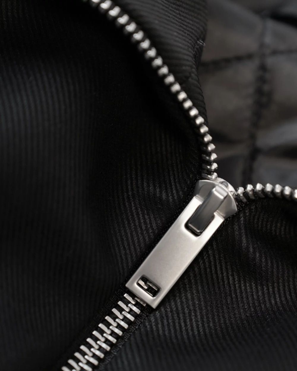 Бомбер Denis Detalov Crop черный