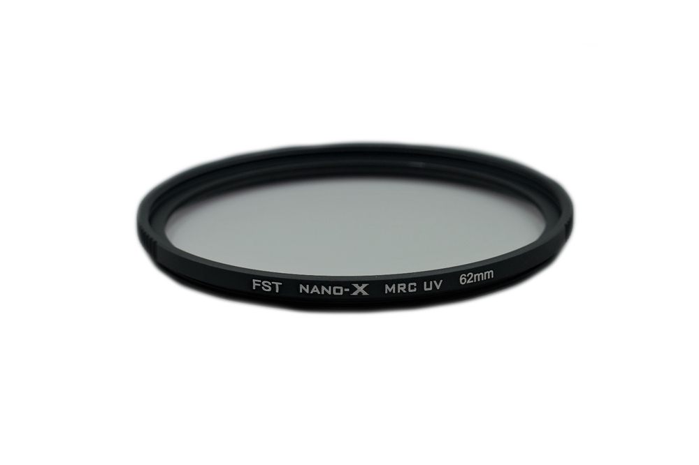 Ультрафиолетовый защитный фильтр FST 62mm NANO-X MCUV - многослойный УФ-светофильтр для объективов 62 мм